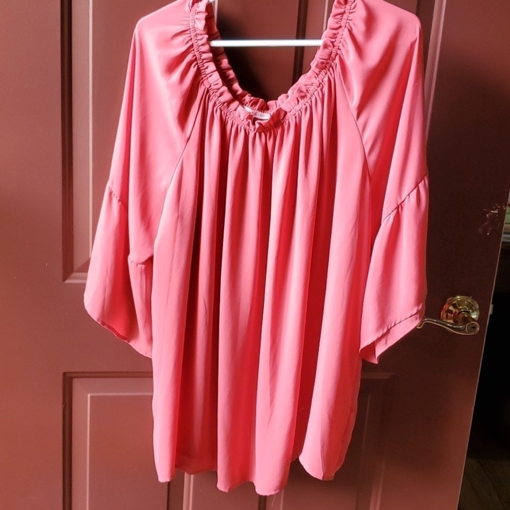 Violet and Claire coral top gathered neck wing sleeve size 3X